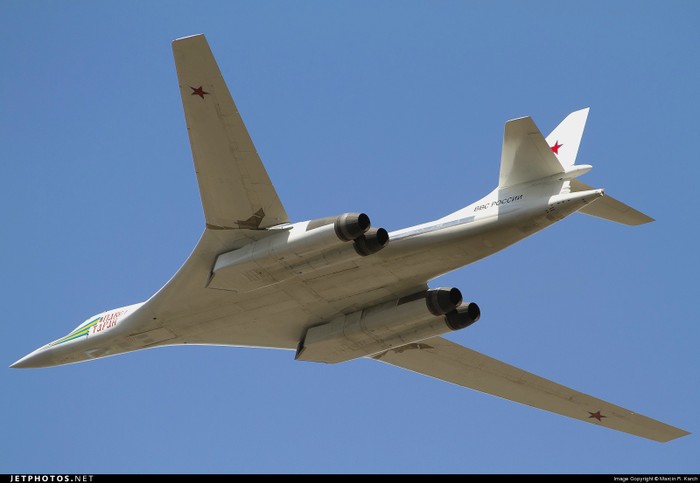 Oanh tạc cơ Tu-160